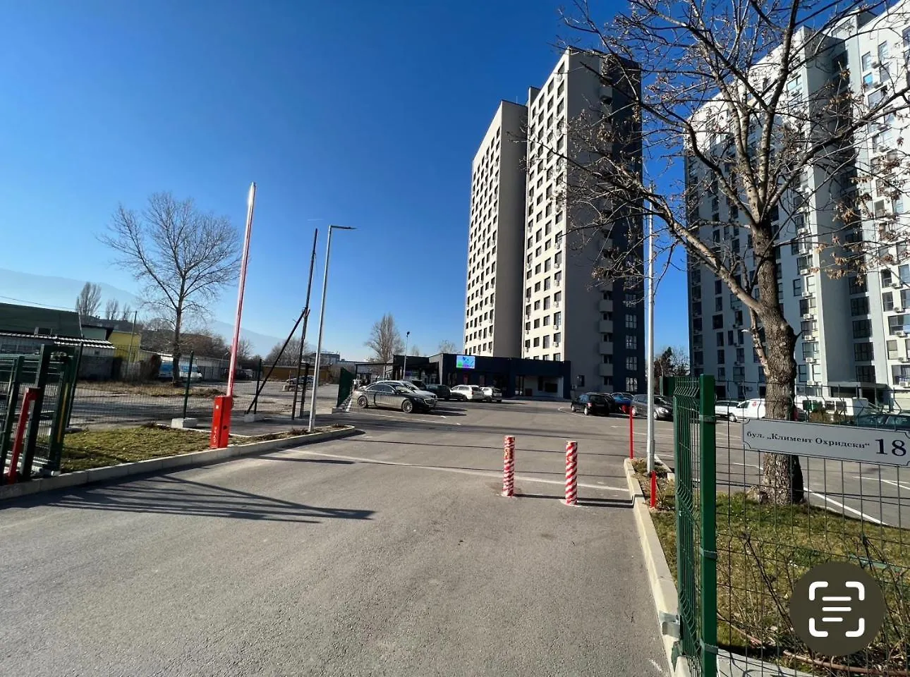 Mountain View Apartment 1 + Parking location